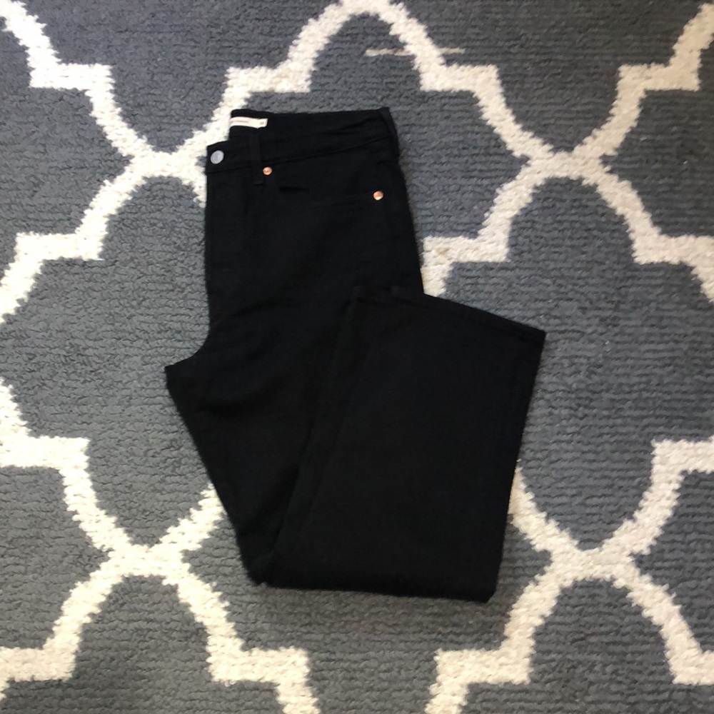 Levi’s Wedgie icon fit ankle cropped jeans- size 30 waist x 26 length